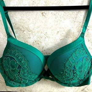 Victoria’s Secret Very Sexy Push up Pigeonnant Bra 34C Bra Green Lacey